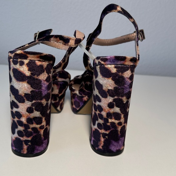NWT Betsey Johnson Leopard Print Platform Block Heel Velvety Sandals Size 6M - Picture 6 of 6
